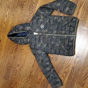 Abercrombie kids camo light weight puffer jacket. Size xs/8